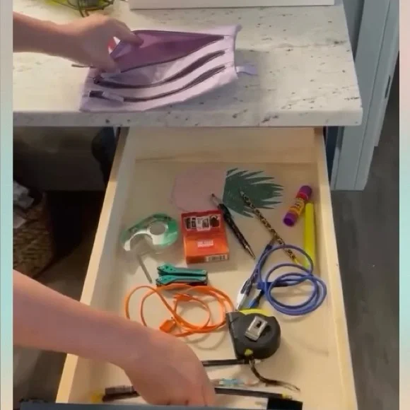 Lug Kickline Triple-Zip Pouch. Watermelon color. NWT still in plastic - Picture 6 of 9